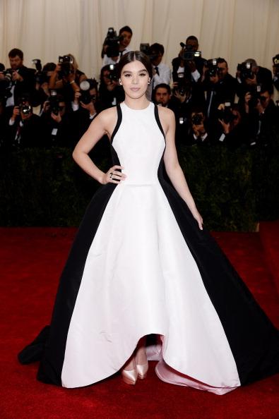 Hailee Steinfeld wears the monochromatic black and white trend with this Prabal Gurung gown.